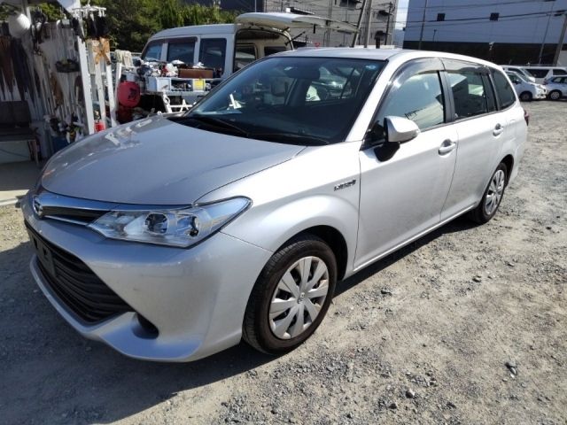 3848 Toyota Corolla fielder NKE165G 2016 г. (LUM Fukuoka Nyusatsu)